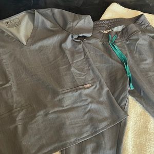 Size Large Women’s Scrub Set